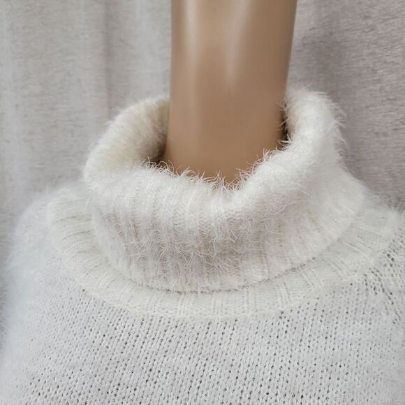 Goldie Winter White Eyelash Fringe Fuzzy Chenille Knit Turtleneck Sweater - Picture 3 of 11
